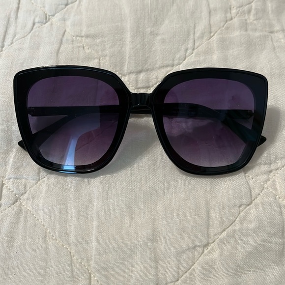 Vince Camuto Sunglasses - Picture 1 of 7
